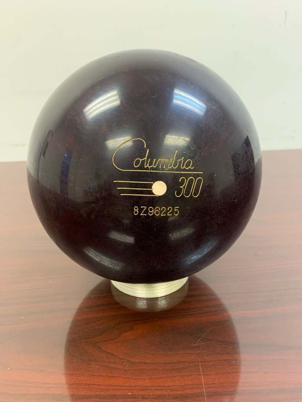 Columbia 300 Vintage Bowling Ball Dark Maroon White Dot 10lb Undrilled